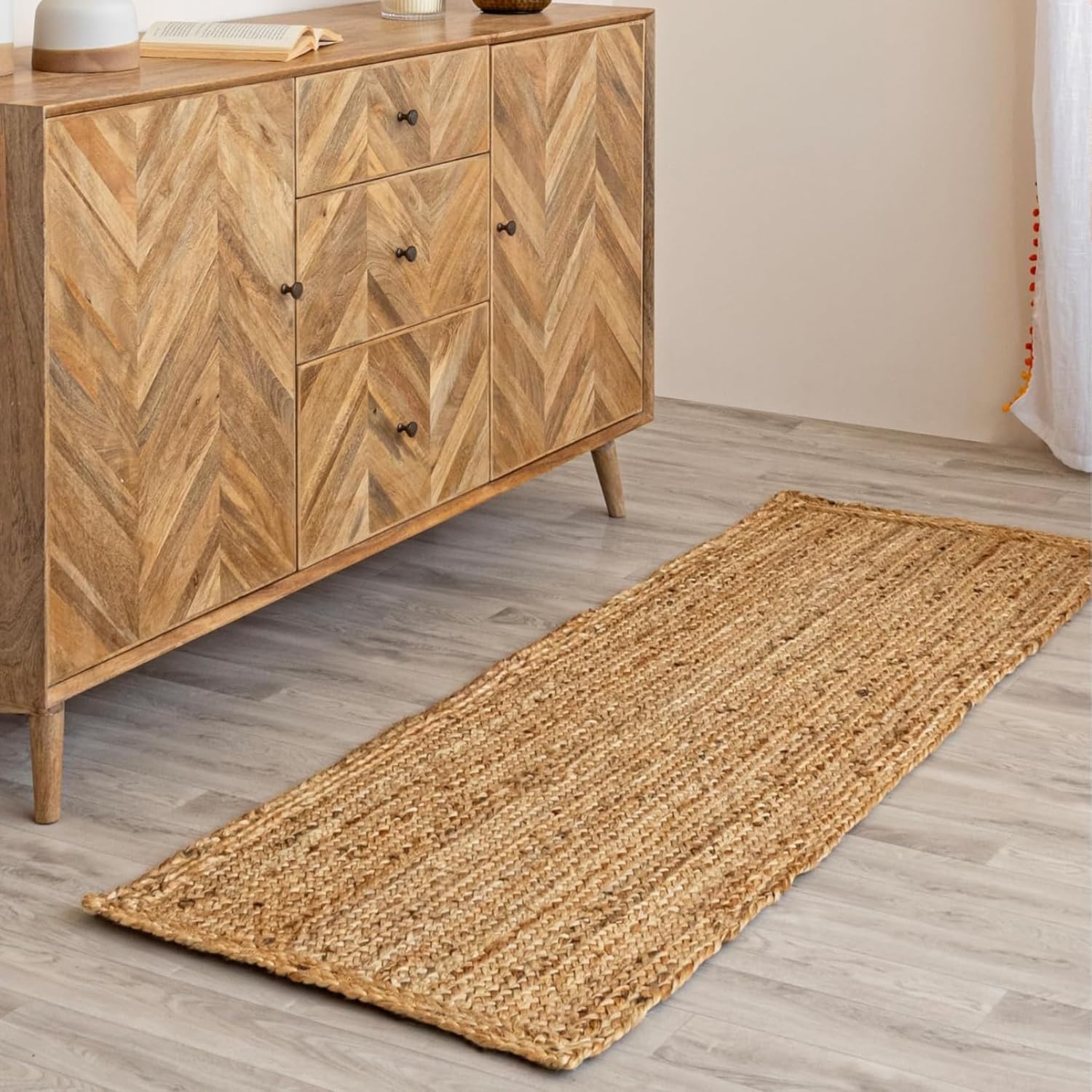 HOMEMONDE Handwoven Jute Area Rug - 4 feet Round Natural Yarn Loom Braided Rug - Eco-Friendly Boho Farmhouse Reversible Design for Bedroom, Living Room, and Kitchen (Natural)