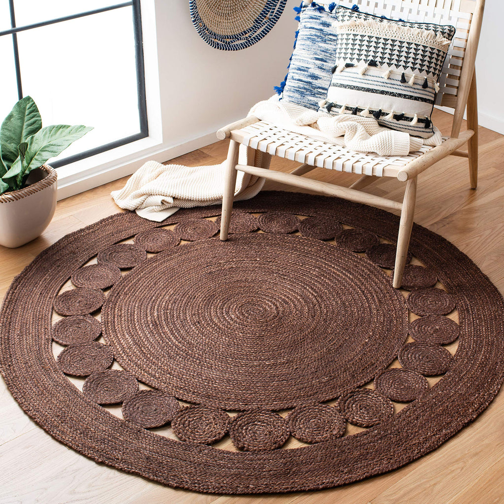 SAFAVIEH Area Rug 4' Round - Natural Fiber Collection - Natural Brown, Handmade Jute, Boho Farmhouse Braided Design (NF364A)